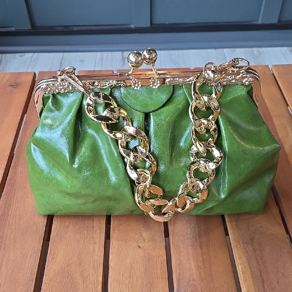 Elegant Green Bag With Gold Chain - Picture 1 of 10
